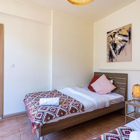 Celine'S 2 Bedrooms Apartment In Larnaca Center ภายนอก รูปภาพ