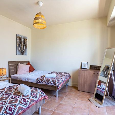Celine'S 2 Bedrooms Apartment In Larnaca Center ภายนอก รูปภาพ