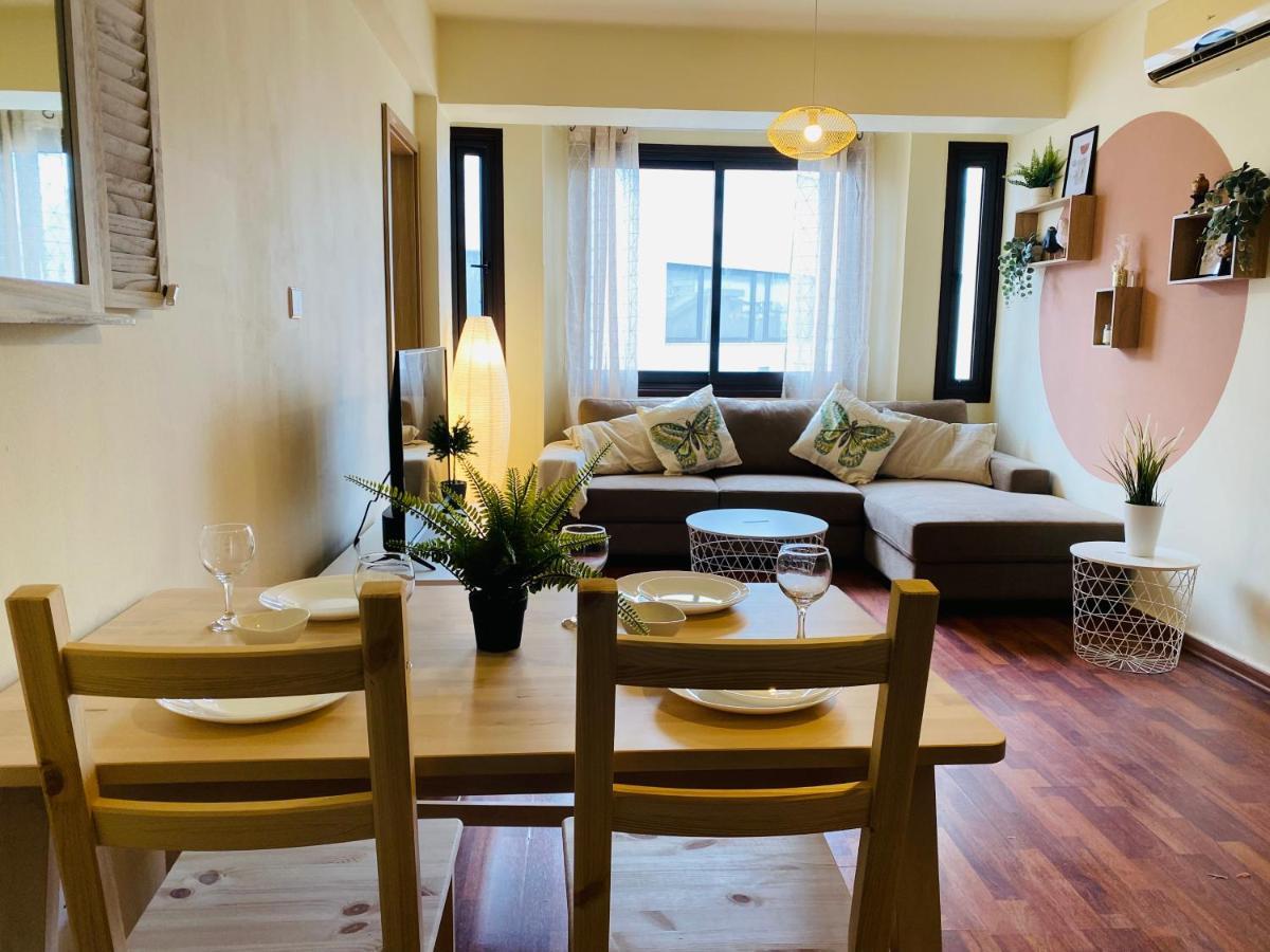 Celine'S 2 Bedrooms Apartment In Larnaca Center ภายนอก รูปภาพ