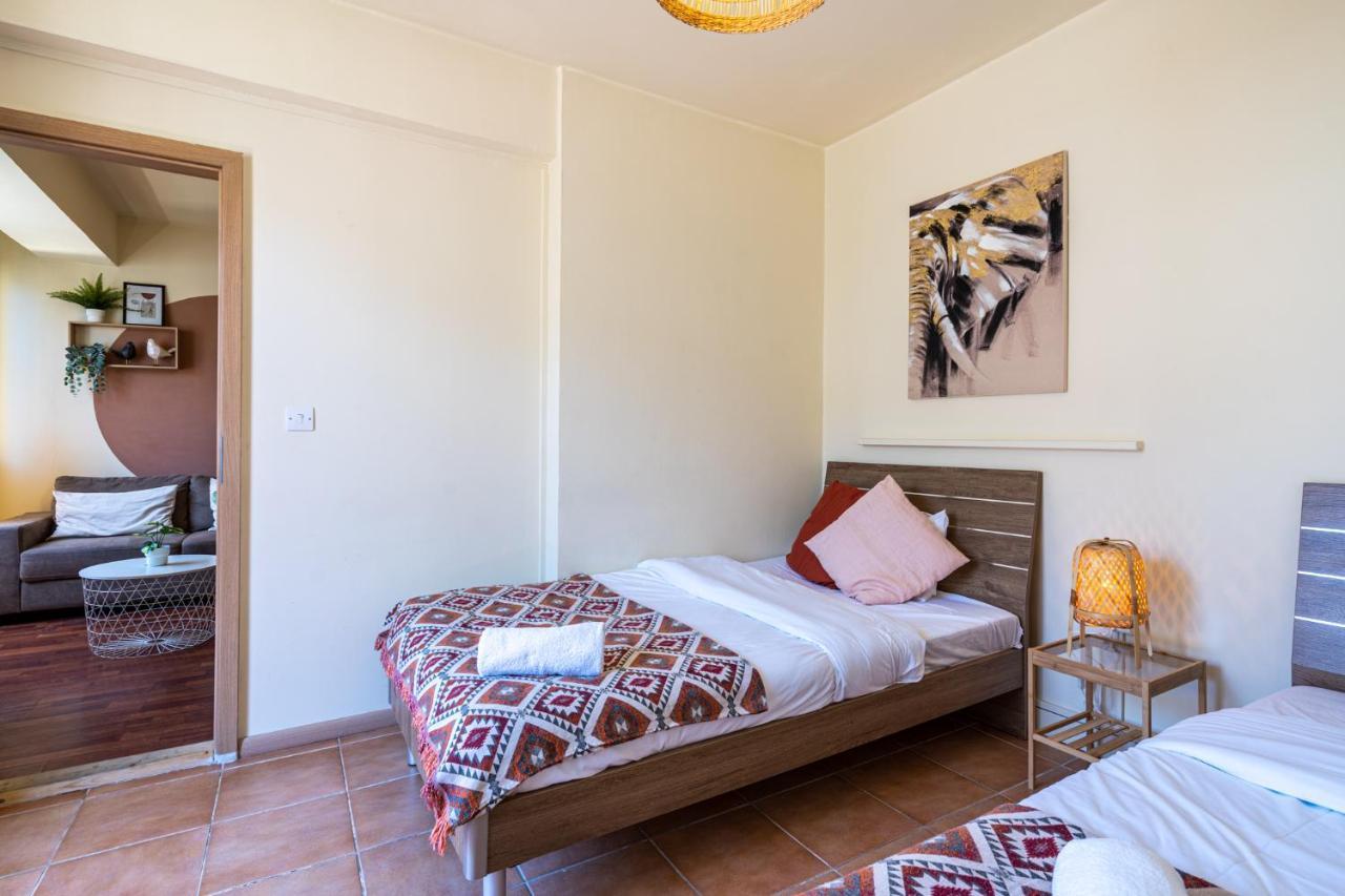 Celine'S 2 Bedrooms Apartment In Larnaca Center ภายนอก รูปภาพ