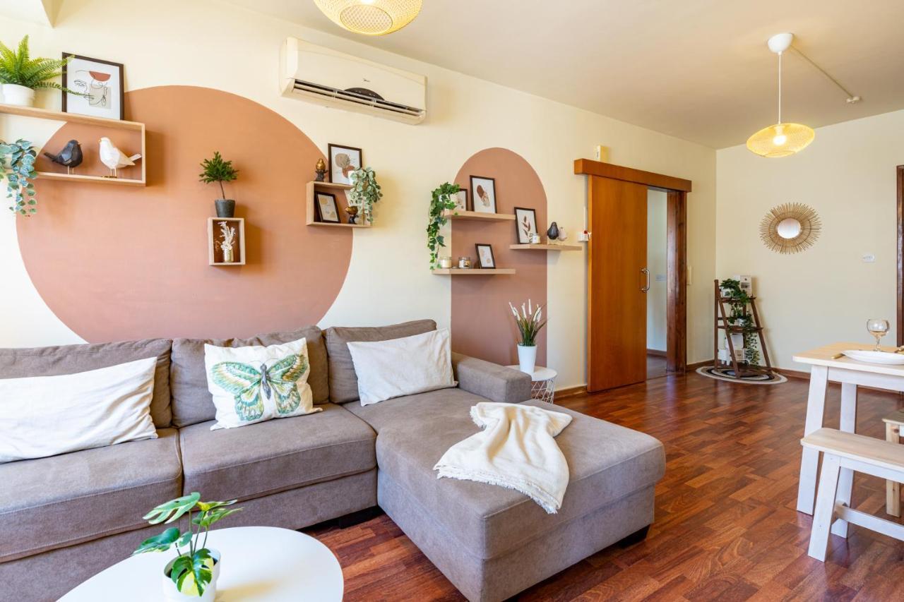 Celine'S 2 Bedrooms Apartment In Larnaca Center ภายนอก รูปภาพ