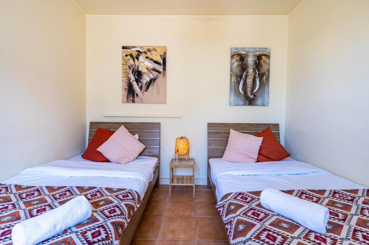 Celine'S 2 Bedrooms Apartment In Larnaca Center ภายนอก รูปภาพ