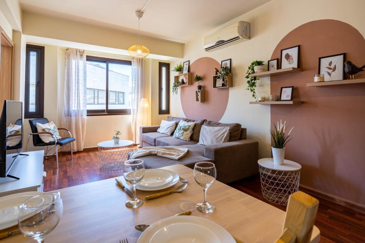 Celine'S 2 Bedrooms Apartment In Larnaca Center ภายนอก รูปภาพ