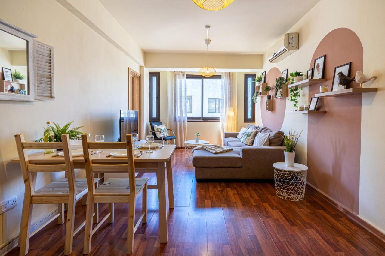 Celine'S 2 Bedrooms Apartment In Larnaca Center ภายนอก รูปภาพ