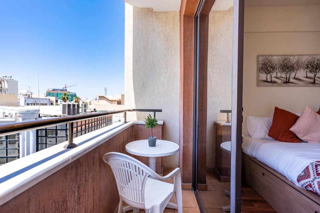 Celine'S 2 Bedrooms Apartment In Larnaca Center ภายนอก รูปภาพ