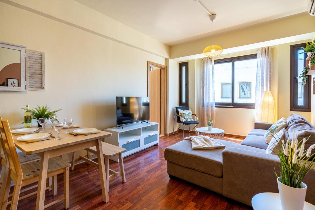 Celine'S 2 Bedrooms Apartment In Larnaca Center ภายนอก รูปภาพ